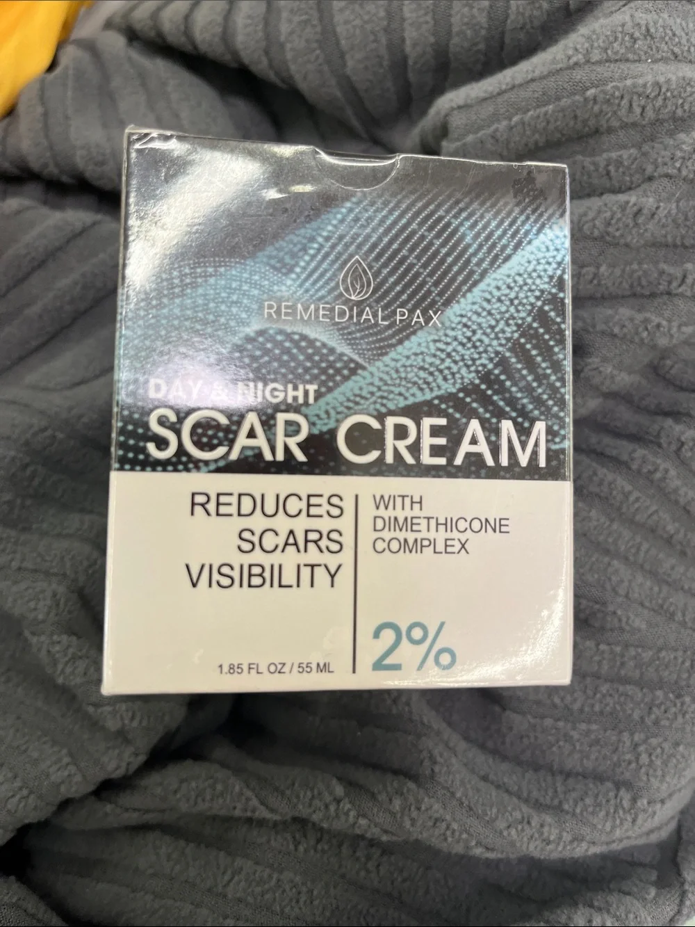 Day & Night Scar Cream — White and Light Blue